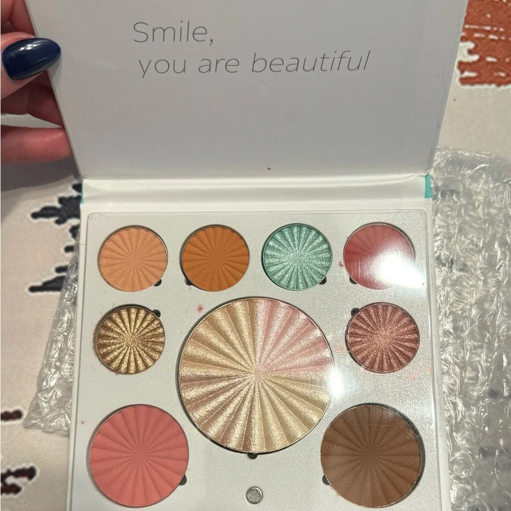 OFRA Minimalist eyeshadow palette